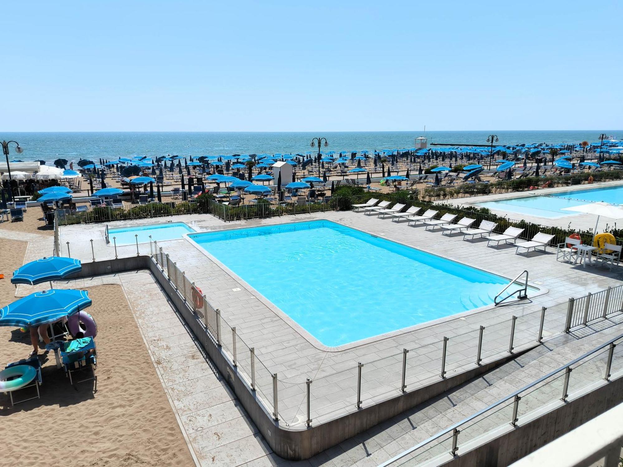 Condominio Apollo Lido di Jesolo Esterno foto