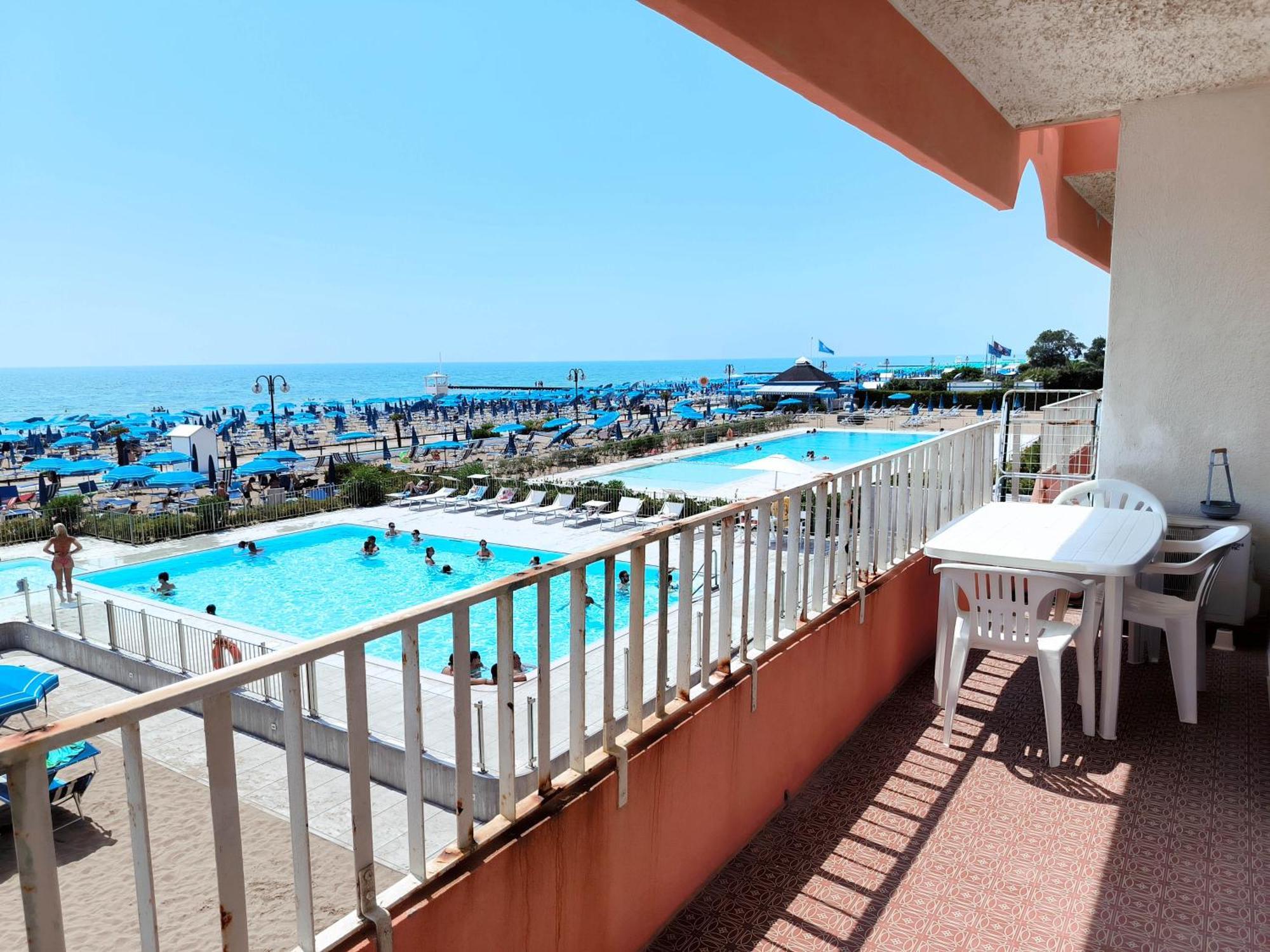 Condominio Apollo Lido di Jesolo Esterno foto